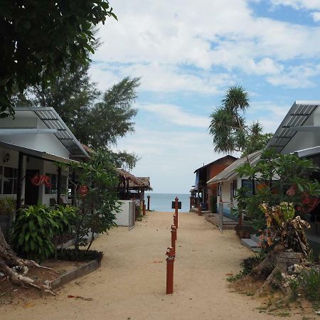 Bluesky Beach Bungalows เกาะลันตา ภายนอก รูปภาพ