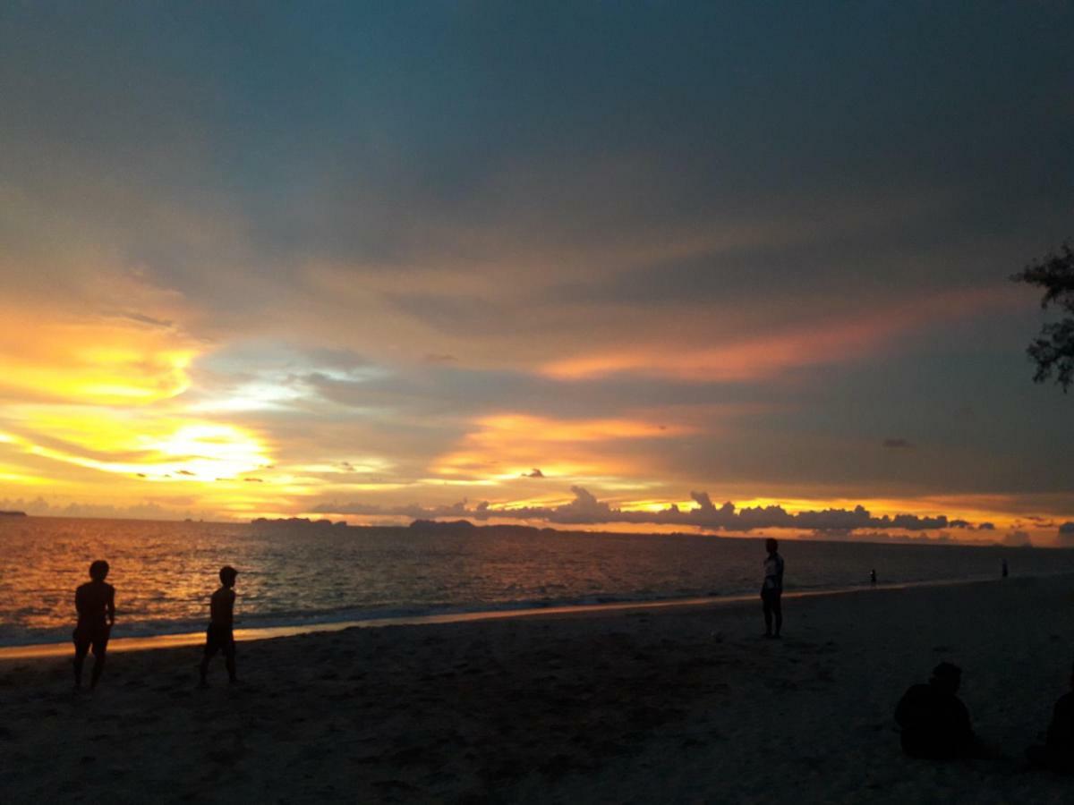 Bluesky Beach Bungalows เกาะลันตา ภายนอก รูปภาพ