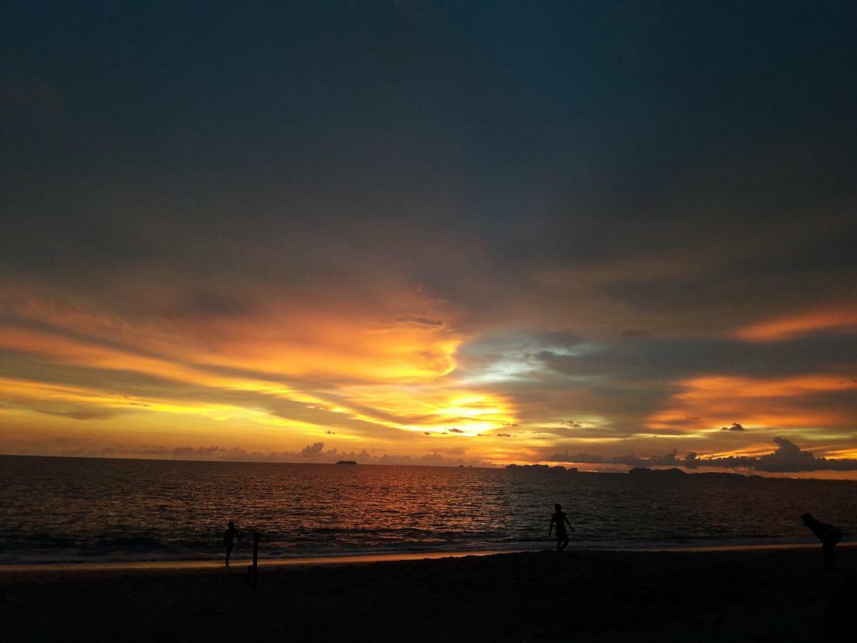 Bluesky Beach Bungalows เกาะลันตา ภายนอก รูปภาพ