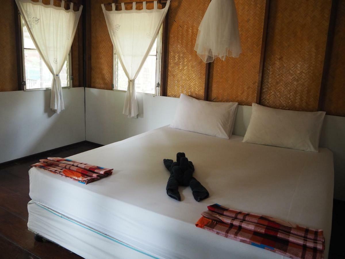 Bluesky Beach Bungalows เกาะลันตา ภายนอก รูปภาพ