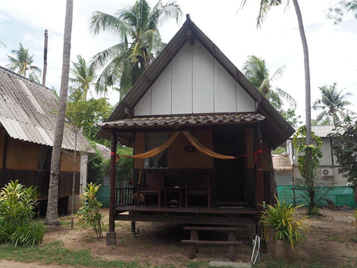 Bluesky Beach Bungalows เกาะลันตา ภายนอก รูปภาพ