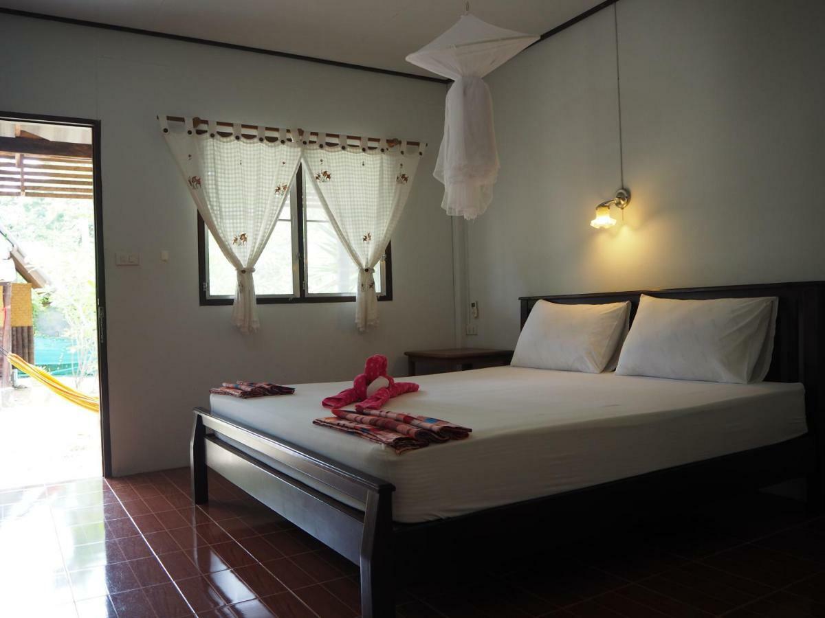 Bluesky Beach Bungalows เกาะลันตา ภายนอก รูปภาพ